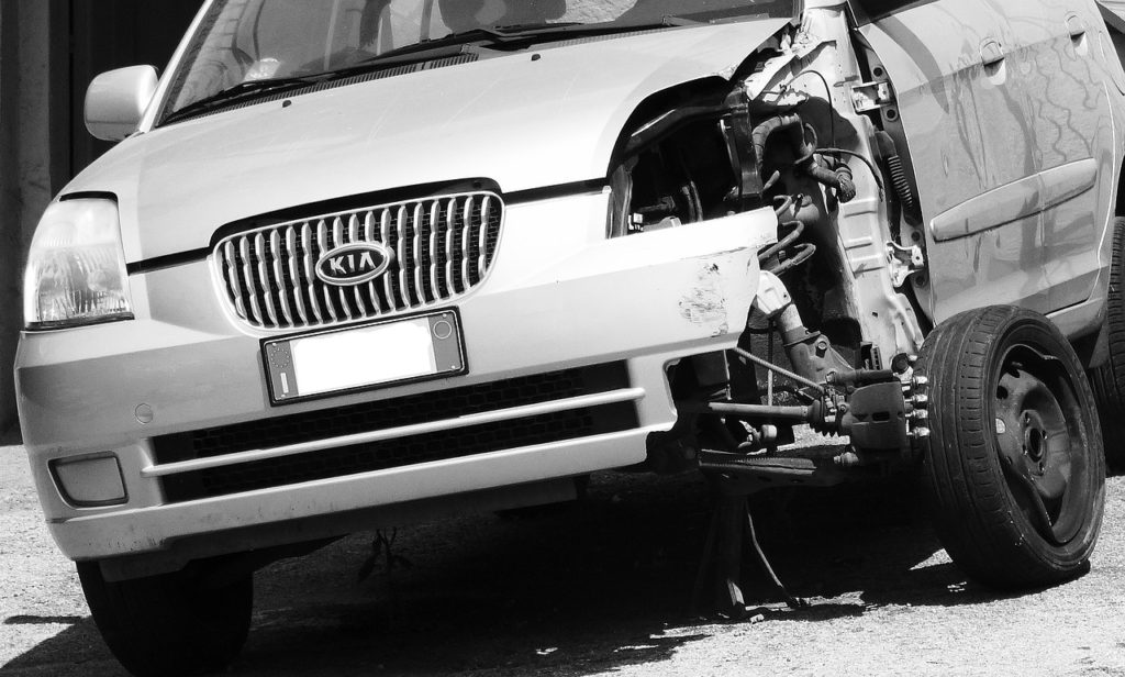 car-wrecked-845143_1280